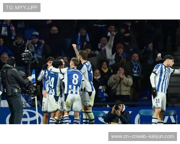 终场哨响，西蒙尼独自站在场边凝视积分榜，马竞争冠希望几近破灭